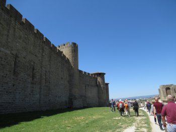 カルカソンヌ世界遺産の現地ツアーお城周囲７５分体験してみてた